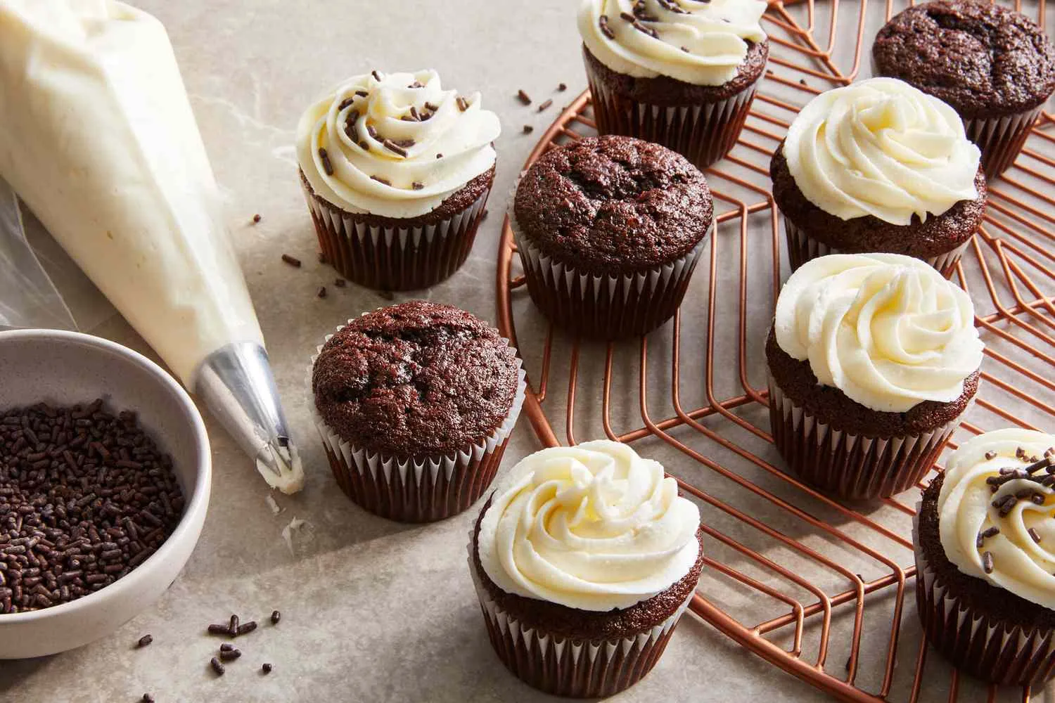 chocolate-cupcakes-FT-RECIPE1221-e7e99dee29ad4a9db7a169d7c41f4f79